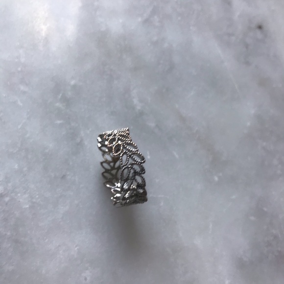Delicate Silver Leaf Ring - Picture 3 of 5